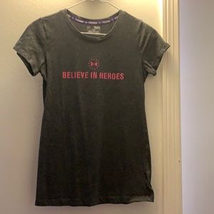 Gray Under Armour top NWOT